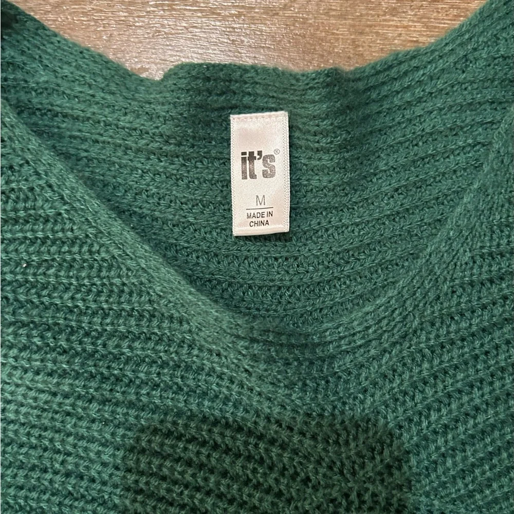 Green V Neck Sweater Medium Knit Cozy Fall Winter - Picture 2 of 2